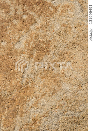 表面に凸凹のある茶色い石のクローズアップ。石や岩のテクスチャー 131996491