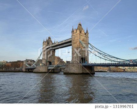 タワーブリッジ(イギリスのロンドン市内を流れるテムズ川に架かる跳開橋) タワーブリッジ(イギリスのロンドン市内を流れるテムズ川に架かる跳開橋) 131996701