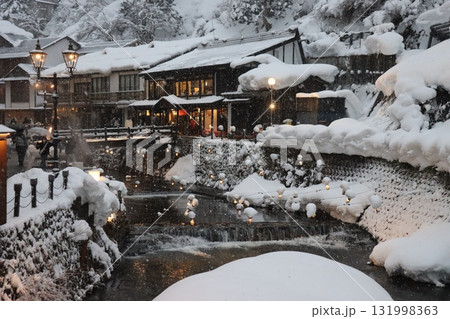 山形県尾花沢市行きの銀山温泉 山形県尾花沢市行きの銀山温泉 131998363