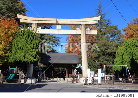 秋の川口神社の鳥居(埼玉県川口市) 秋の川口神社の鳥居(埼玉県川口市) 131999091