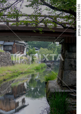 水路のある風景　近江八幡の八幡堀 132001586