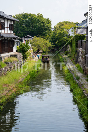 水路のある風景 近江八幡の八幡堀 水路のある風景 近江八幡の八幡堀 132001587