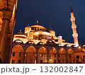 トルコ•イスタンブール、ライトアップされた夜のスルタンアフメトモスク トルコ•イスタンブール、ライトアップされた夜のスルタンアフメトモスク 132002847
