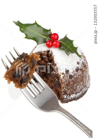 Fork with piece of traditional christmas pudding with brandy sauce and holly, festive dessert isolated on transparent background 132003557