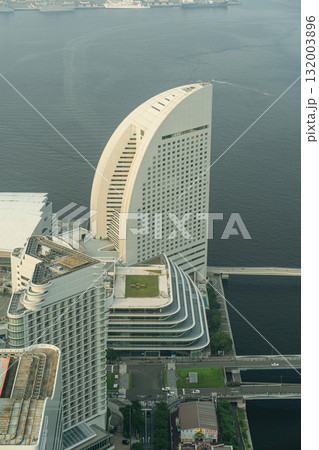 横浜ランドマークタワー展望台から望むインターコンチネンタルホテル 横浜ランドマークタワー展望台から望むインターコンチネンタルホテル 132003896