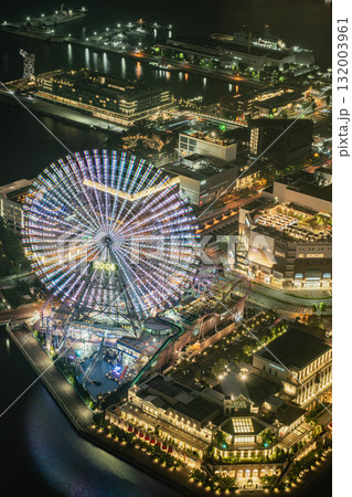 横浜ランドマークタワーから望むよこはまコスモワールドの夜景 横浜ランドマークタワーから望むよこはまコスモワールドの夜景 132003961