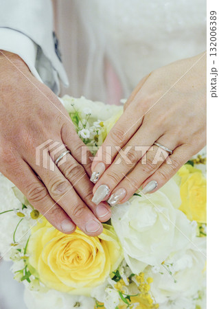 結婚式　ブーケと二人の結婚指輪 132006389