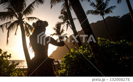 フラダンスをしている女性 132008278
