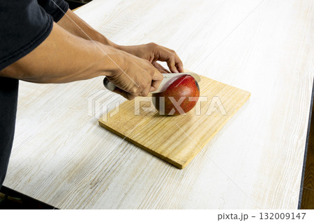 マンゴーのカット方法 132009147