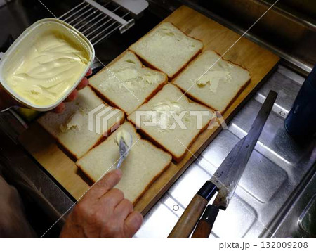 キッチンでの料理 キッチンでの料理 132009208
