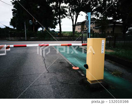 駐車場のゲート 132010166