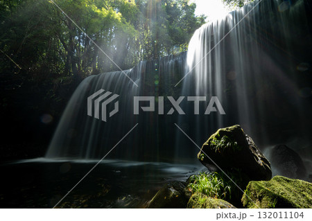 水のカーテンのように美しい鍋ケ滝 熊本小国市 水のカーテンのように美しい鍋ケ滝 熊本小国市 132011104