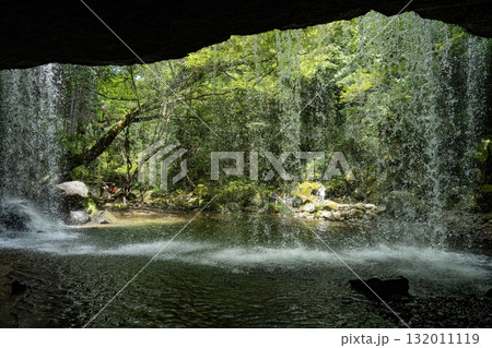 水のカーテンのように美しい鍋ケ滝 熊本小国市 水のカーテンのように美しい鍋ケ滝 熊本小国市 132011119