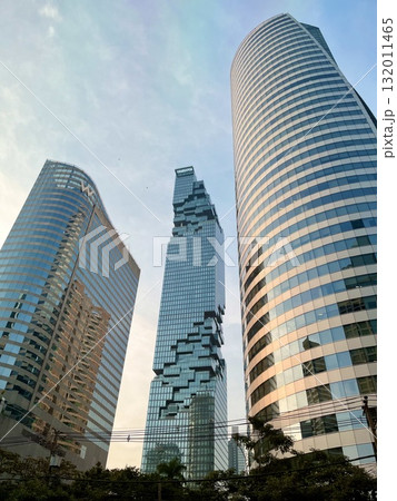 タイランド　バンコクのちょっと変わった高層ビル 132011465