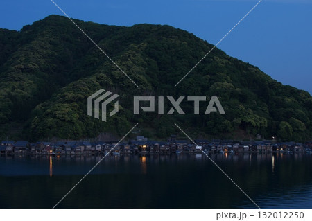 夕暮れの静かな入り江 132012250