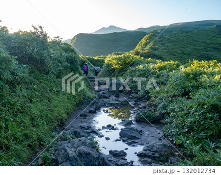 自然あふれる初秋の鳥海山 日本100名山 山形県 自然あふれる初秋の鳥海山 日本100名山 山形県 132012734