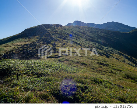 自然あふれる初秋の鳥海山 日本100名山 山形県 自然あふれる初秋の鳥海山 日本100名山 山形県 132012756