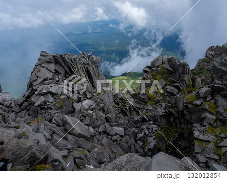 日本百名山を登る　山形　鳥海山　新山 132012854