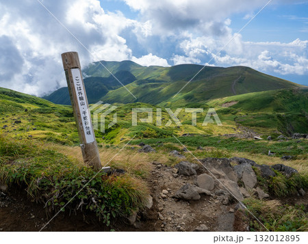 日本百名山を登る　山形　鳥海山　新山 132012895