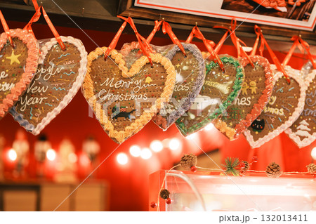 Gingerbread Hearts at German Christmas Market. Merry Christmas, holiday and happy New Year concept 132013411