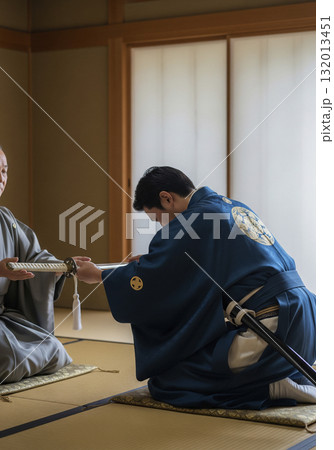 家宝の日本刀を受け入れる 家宝の日本刀を受け入れる 132013451