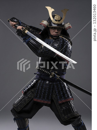 甲冑を着た武将　日本のサムライ 132013460