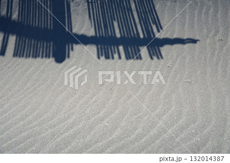 砂浜と影 132014387