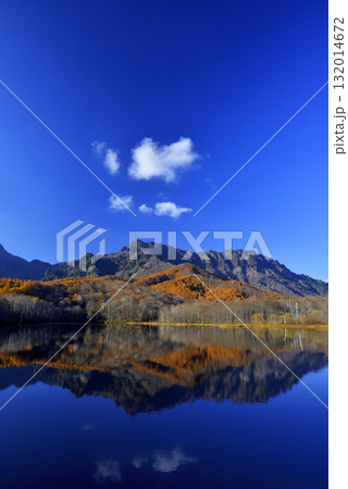 戸隠山と鏡池 132014672