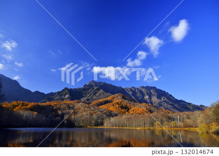 戸隠山と鏡池 132014674