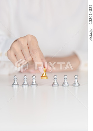 Hand hold golden chess pawn pieces or leader businessman stand out of crowd people of silver men. leadership, business, team, teamwork and Human resource management concept 132014823