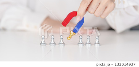 Hand use magnet pulling to golden chess pawn pieces or leader businessman stand out of crowd people of silver men. leadership, business, team, teamwork, unique and Human resource management concept 132014937