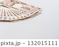 10万円分の一万円札を並べて広げた写真（渋沢栄一・現金・新紙幣・白バック・右下余白） 132015111