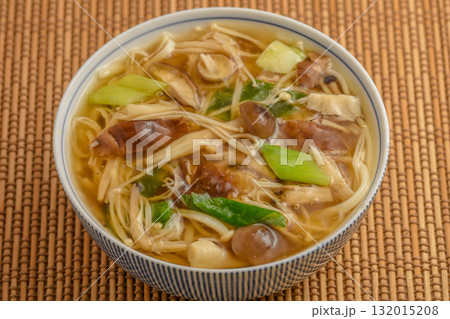 秋の味覚 あんかけキノコうどん 秋の味覚 あんかけキノコうどん 132015208