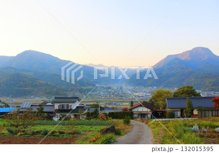 11月の信州青木村の風景　　　信州の風景 132015395