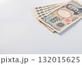 新紙幣の千円札5枚 (5000円分) を並べて広げた写真（北里柴三郎・現金・日本円・白バック） 132015625