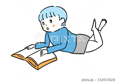 寝そべって本を読む男の子 132015828