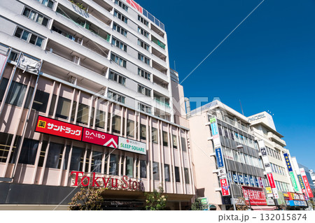 京王線調布駅　南口の景色　秋晴れの青空　東京都調布市 132015874