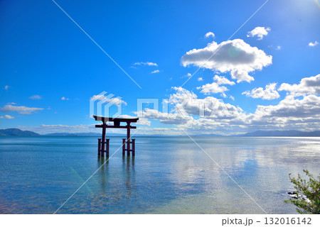 《滋賀県》琵琶湖に浮かぶ白鬚神社の鳥居 《滋賀県》琵琶湖に浮かぶ白鬚神社の鳥居 132016142