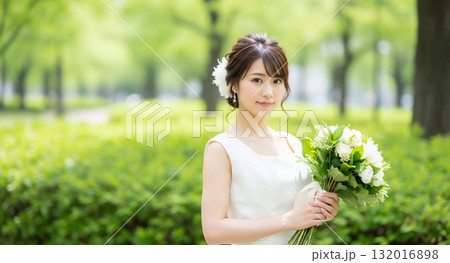 ウェディングドレスの若い女性ポートレート 132016898