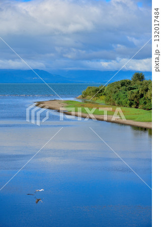 《滋賀県》長浜市 琵琶湖に流れ込む姉川 《滋賀県》長浜市 琵琶湖に流れ込む姉川 132017484