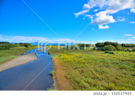 《滋賀県》高島市 琵琶湖に流れ込む安曇川 《滋賀県》高島市 琵琶湖に流れ込む安曇川 132017485