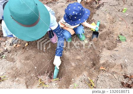初めての芋ほり 132018071