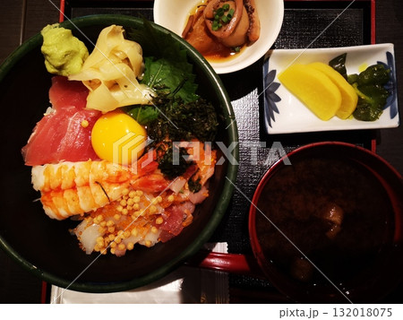 海鮮丼 132018075