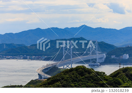 【兵庫県｝淡路島 うずの丘 大鳴門橋記念館からの鳴門大橋 132018239