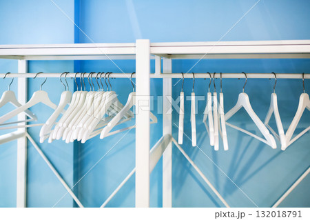 White hangers in the empty wardrobe 132018791