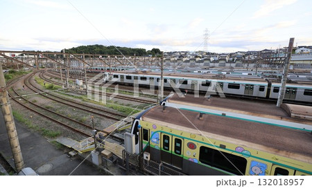 東急電鉄の長津田検車区、東急の車両が数多く停車している 132018957