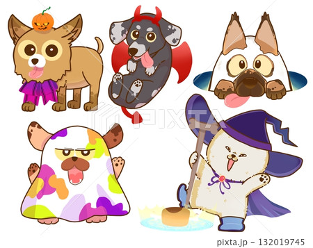 ハロウィンの仮装をした犬たち 132019745