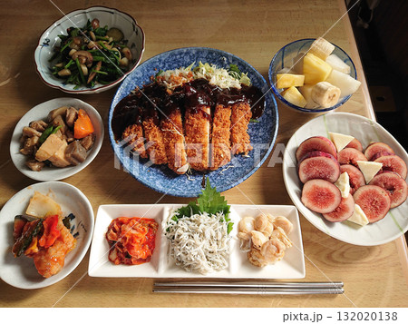 The "Miso-katsu" set / 名古屋名物の味噌カツ,ランチセット・定食セット The "Miso-katsu" set / 名古屋名物の味噌カツ,ランチセット・定食セット 132020138