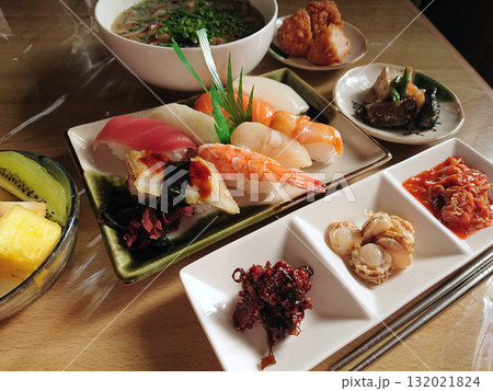 "Omakase" sushi set / 江戸前握り(海鮮にぎり)のランチセット - おまかせ握り "Omakase" sushi set / 江戸前握り(海鮮にぎり)のランチセット - おまかせ握り 132021824