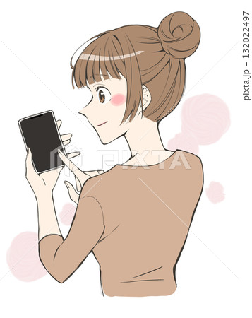 スマホを見る女性 スマホを見る女性 132022497